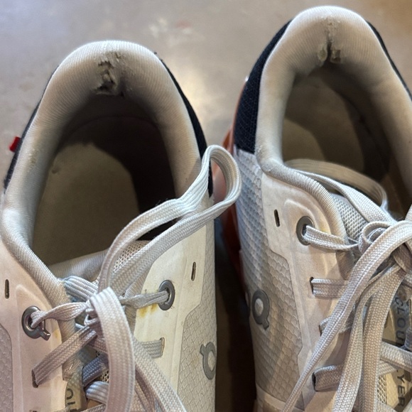 On Running Cloudflyer Athletic Shoes - Picture 8 of 9